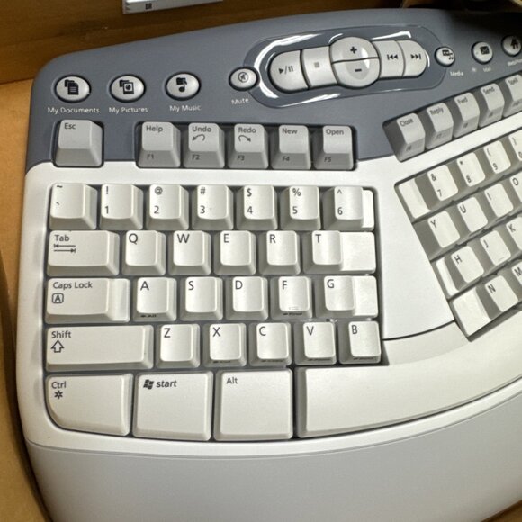 NEW Microsoft Natural Multimedia Keyboard Ergonomic Design WIN32 / PS2 K50-00100 - Picture 9 of 11